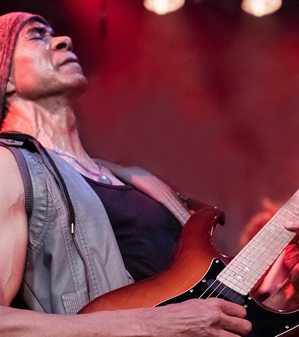 Greg Howe on stage